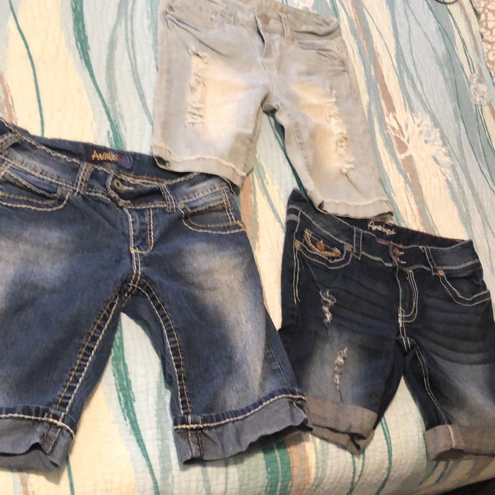 Lot of 3 jean shorts Wallflower Amethyst & Angels size 7